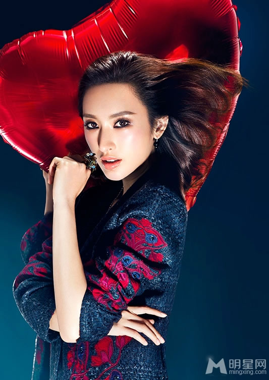 张俪情人节写真猛秀38寸长腿_图-1