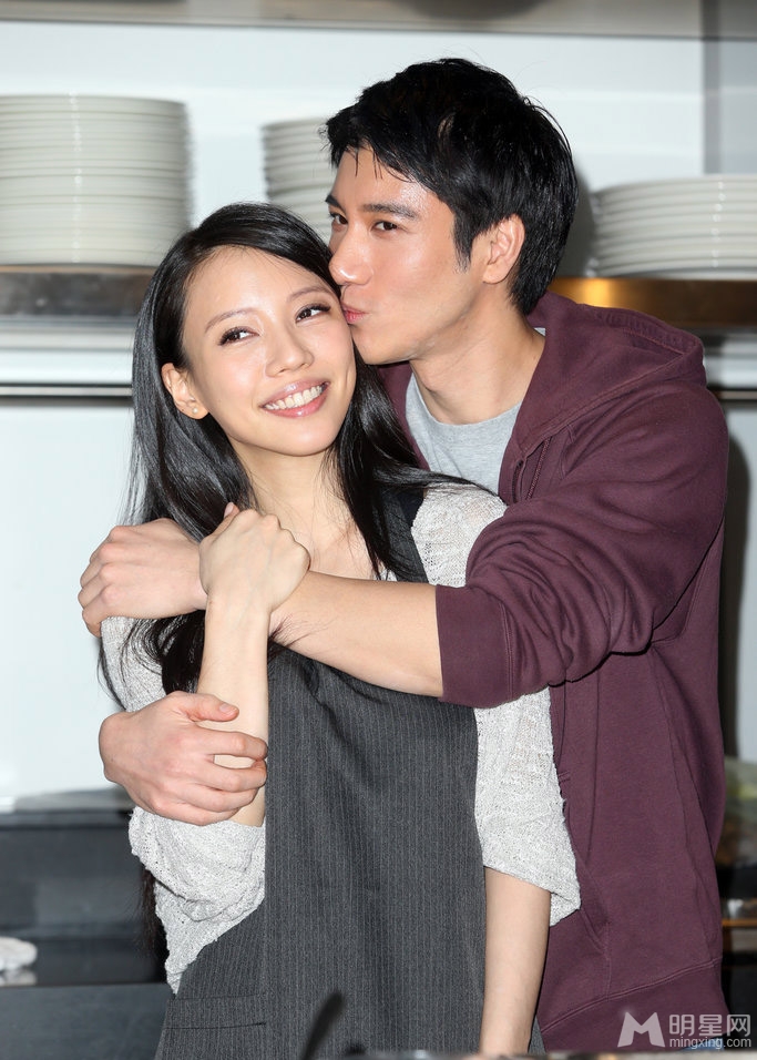 情人节浓情蜜意明星公开Kiss甜蜜瞬间_图-11