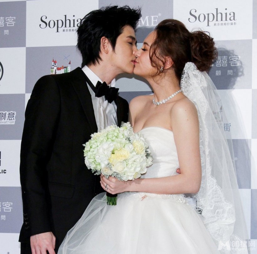 情人节浓情蜜意明星公开Kiss甜蜜瞬间_图-14