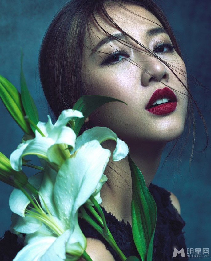 弦子冷艳时尚大片眼神妩媚性感诱人_图-2