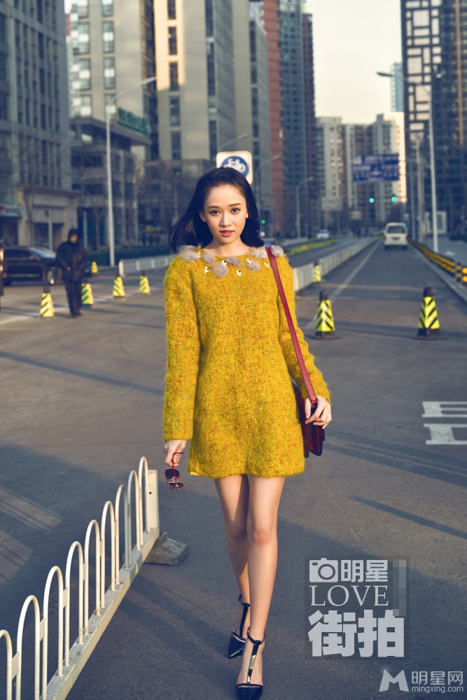 陈乔恩早春街拍写真大秀美腿OL风_图-6