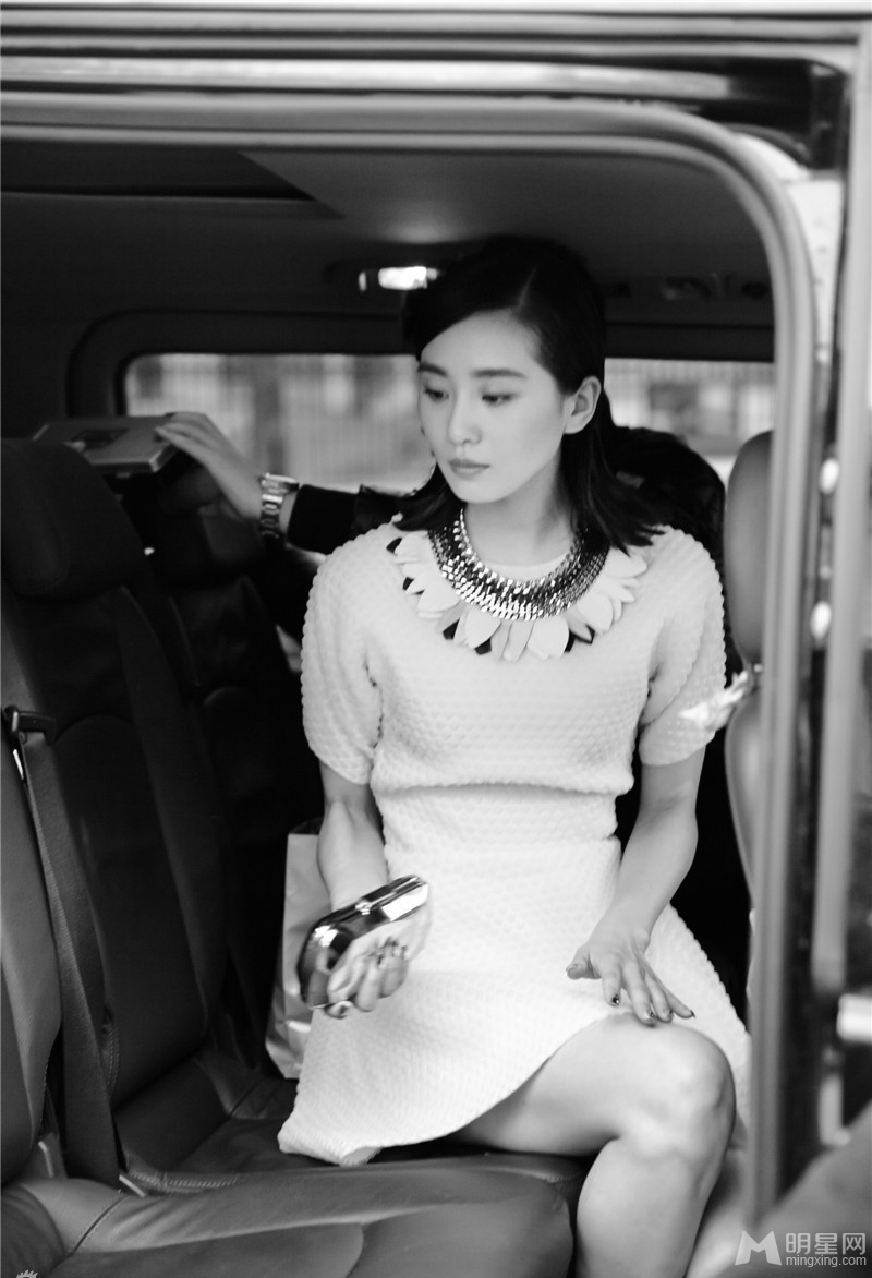 刘诗诗简约素雅看秀时尚多变娇俏可人_图-6