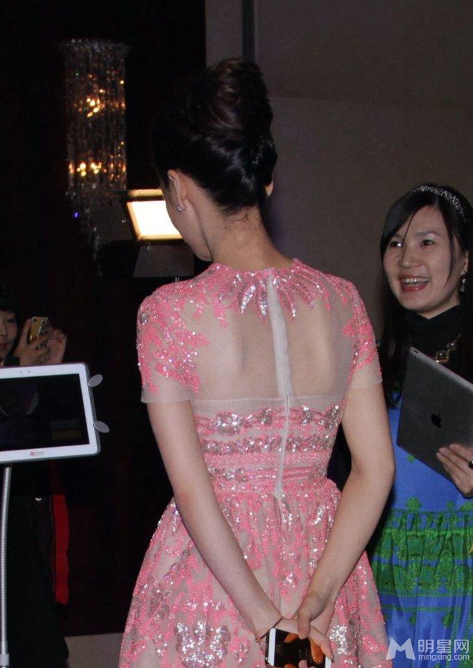 Angelababy粉嫩亮相着公主裙甜美娇俏_图-5