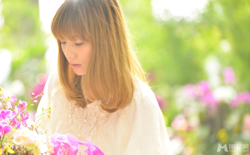妇女节福利盘点那些人比花魅的女星靓照_图-11