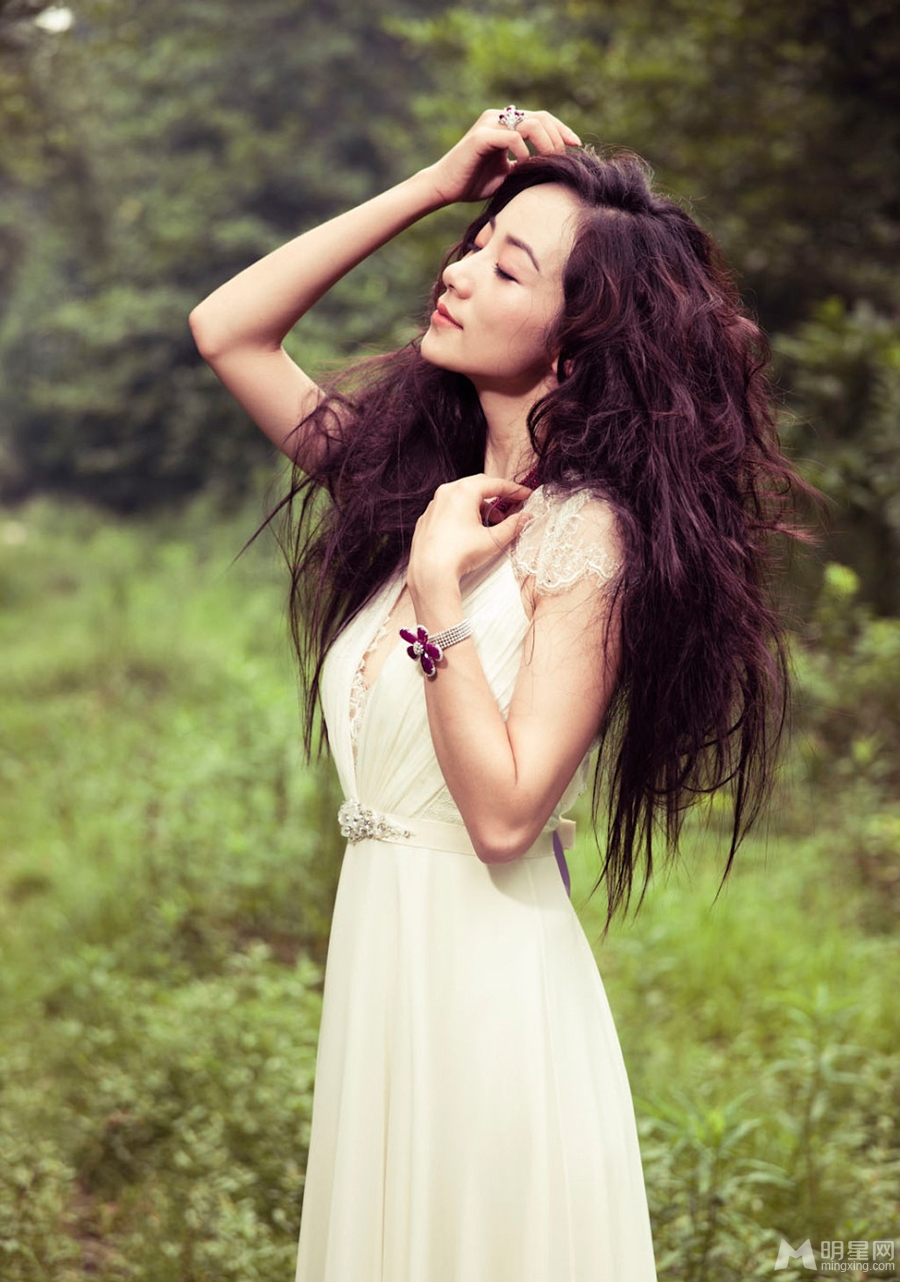 妇女节福利盘点那些人比花魅的女星靓照_图-17