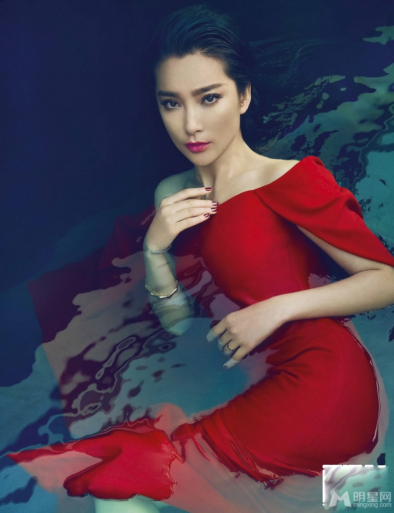 李冰冰上演水中极致诱惑红唇演绎御姐范_图-9