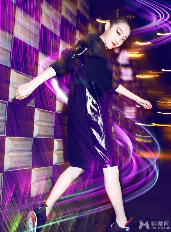 蒋梦婕视觉系大片玩转霓虹叛逆少女_图-5