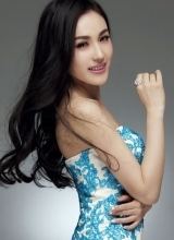 李艳冰性感写真曝光造型优雅倍显时尚