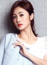 刘芸优雅气质写真大片秀美腿获赞