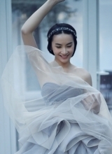 李媛时尚婚纱写真丝薄灰纱秀美胸