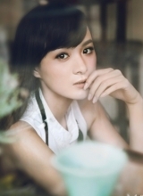 校花李依伊最新写真曝光清纯可人
