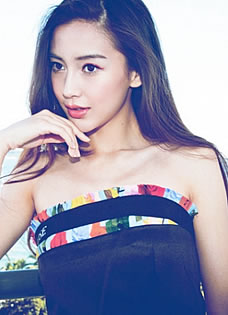 Angelababy戛纳私房美照清凉打扮媚眼醉人