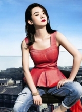 赵丽颖时尚大片曝光演绎炫彩都市女性