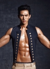 任瑟雍型男写真曝光大秀完美身材