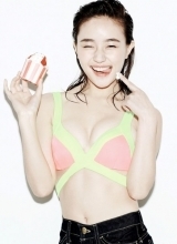 焦俊艳火辣登陆GQ拍摄夏日清凉写真