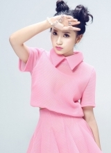 解惠清甜美系写真曝光粉色套裙尽显青春活力