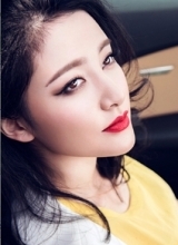 崔心心香车美女写真娇艳红唇高贵优雅