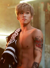 韩团Boyfriend曝写真贤星大秀腹肌