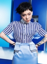 吴莫愁曝时尚大片清爽短发秀小蛮腰