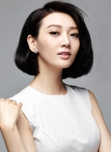 潘之琳曝时尚大片淡妆白裙尽显独特气质
