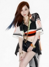 王心凌时尚写真曝光性感运动装秀小蛮腰