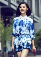 杨子姗时尚街拍曝光利落短发诠释多维度美
