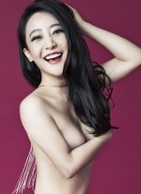 姜雨晨手遮雪乳拍写真双球傲人展魅力