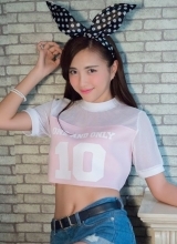 包文婧可爱写真俏皮大秀小蛮腰