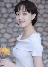 焦俊艳夏日清纯写真清爽装扮演绎花样浪漫