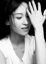 练束梅黑白质感写真沉静素雅显气质