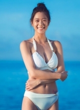 韩国女星Clara李成敏性感比基尼写真