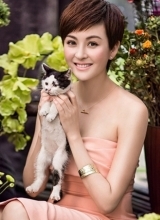 戴娇倩杂志写真巧笑嫣然娇俏迷人。