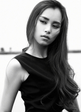 田蕾希黑白质感写真展慵懒冷艳范