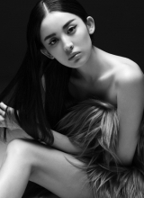 娜扎冷艳写真紧身黑裙展S曲线