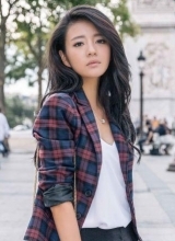 安以轩时尚街拍曝光从容淡雅女人味十足