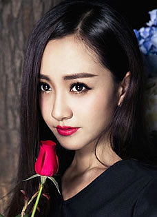 杨蓉冷艳写真曝光高贵气质夺人眼球