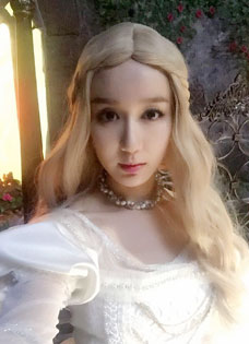 娄艺潇美艳公主照写真宛若童话中走出