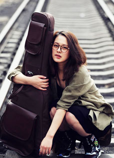 王力可氧气女神写真精致典雅尽显青春文艺气...