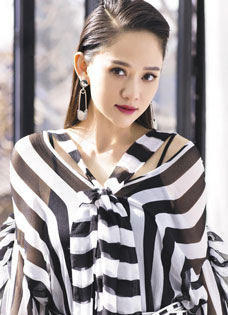 陈乔恩最新时尚大片写真演绎干练熟女
