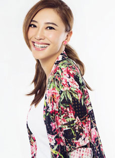 应采儿春日碎花装扮清新辣妈青春活力