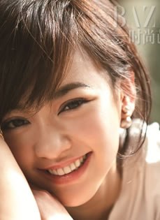 元气少女陈意涵活力写真简单随性不失优雅