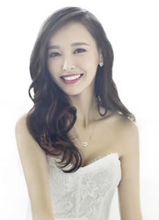 唐嫣再登《时尚新娘》纯白婚纱美艳性感