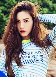 世界第一美Nana初夏清凉写真尽显韩流潮搭