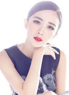 杨幂《最佳现场》美艳写真演绎美女制作人