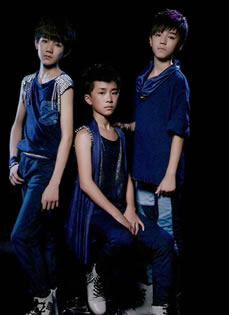 TFBOYS《HEART梦出发》黑色背景深蓝色装版