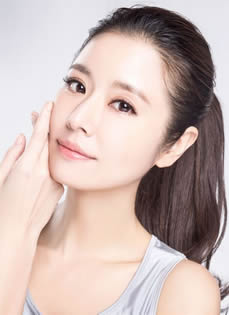 林心如代言思埠黛莱美彩妆bb霜明星范十足