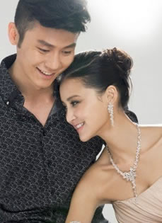 李晨张歆艺珠宝大片亲密依偎疑似恋情曝光