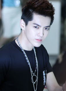 2013年6月EXO韩国金浦飞往北京机场写真吴亦...