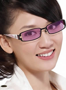 陈乔恩眼睛会电人代言变色眼镜更抢眼