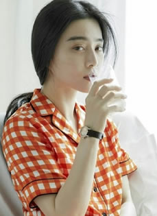 范冰冰《红秀GRAZIA》写真躺床慵懒自信